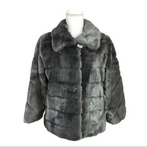 Gorgeous Dennis Basso Platinum Faux Fur 🤍